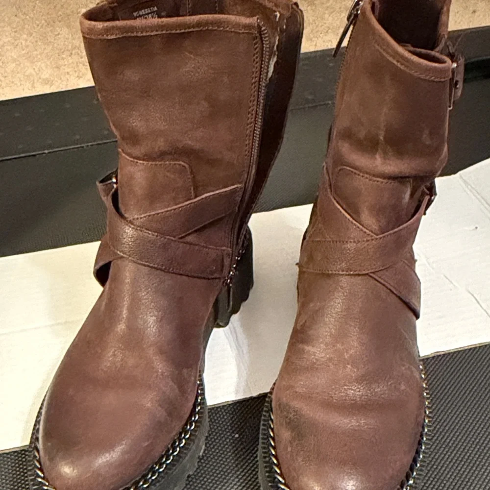 Vince Camuto Dark Brown Combat style Boots. 8M/ 38.5. Side zip. - Picture 13 of 13